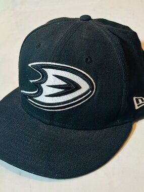 Authentic New Era Anaheim Ducks Black/White NHL NWT 59Fifty Fitted Hat Cap 7 5/8